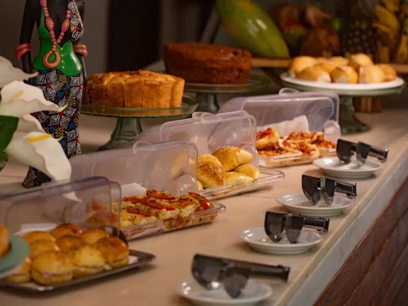 Detalhe do café da manhã regional na Pousada Terra Mar Way