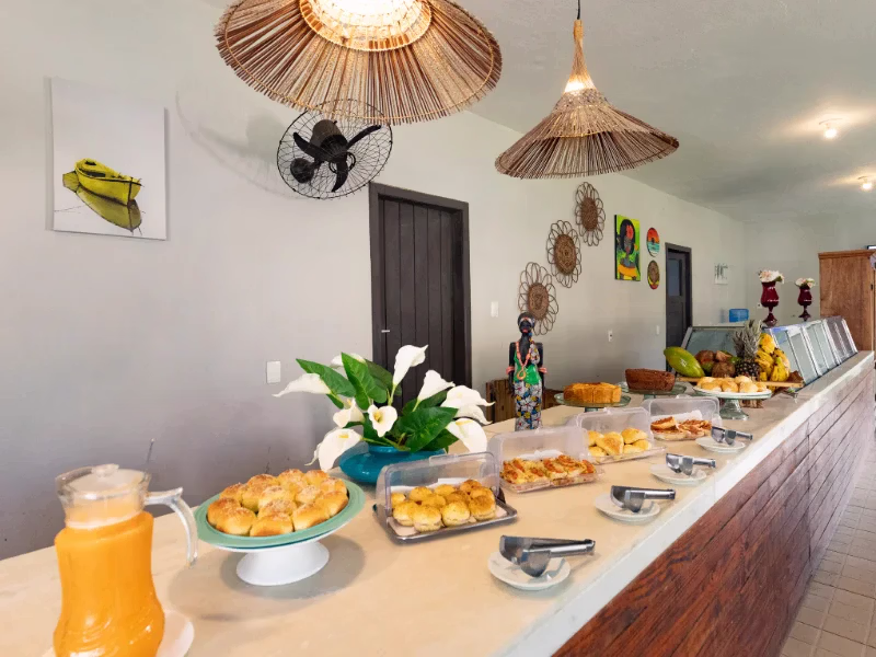 Café da manhã regional servido na Pousada Terra Mar Way