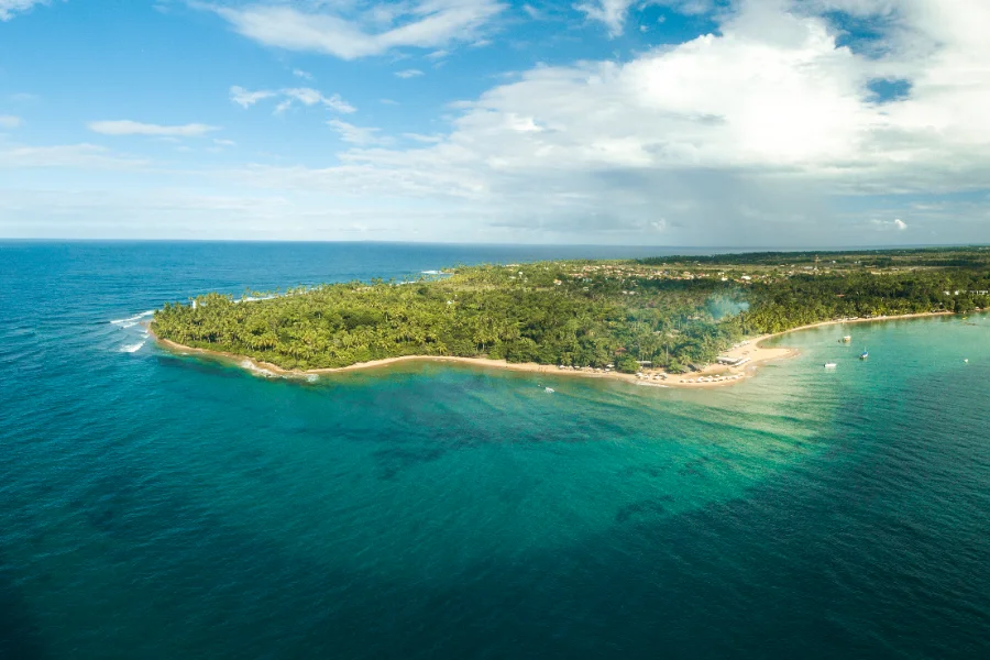 Vista aérea da Ponta do Mutá, Península de Maraú